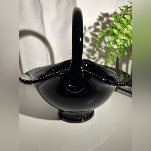 Vintage Large Tiara Black Indiana Large Glass Basket - Picture 2 of 9